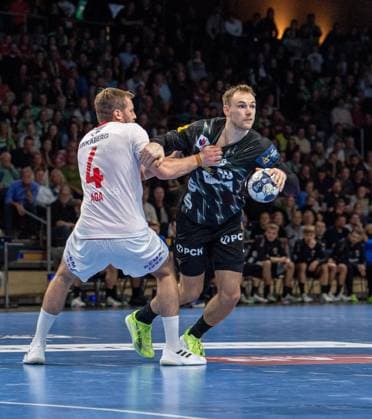 Handball, Men, Season 2025 2026, Champions League Group A, Matchday 5 , Füchse Berlin Kolstad Handball, v l Vetle Eck Aga Kolstad , Mathias Gidsel Füchse Berlin , 16 10 2025, Copyright: xSebastianxRäppold MatthiasxKochx
