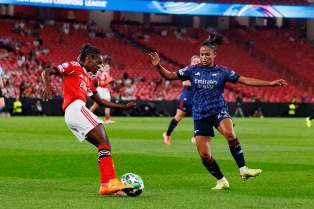 Diana Silva and Taylor Hinds seen during UEFA Women™s Champions League league phase game between SL Benfica and Arsenal WFC (Luis Loureiro Ball Raw Images) Lisbon Estadio Da Luz Portugal Copyright: xLuisxLoureirox luisloureiro_slbenficawomen_arsenal_2526-71