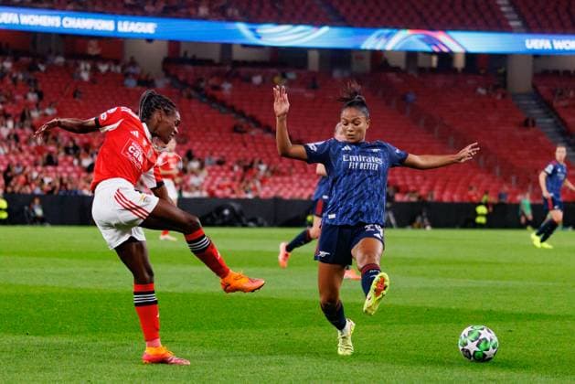 Diana Silva and Taylor Hinds seen during UEFA Women™s Champions League league phase game between SL Benfica and Arsenal WFC (Luis Loureiro Ball Raw Images) Lisbon Estadio Da Luz Portugal Copyright: xLuisxLoureirox luisloureiro_slbenficawomen_arsenal_2526-72