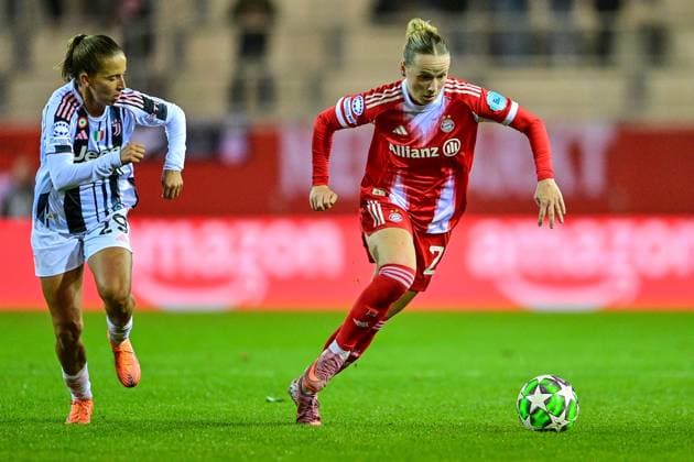 v li Tatiana PINTO Juventus, 29 Franziska KETT FC Bayern Munich, FCB, 20 in duel, duel, tackle, dynamic, action, action, 16 10 2025, Munich Germany , Football, UEFA Womens Champions League, League Phase 2 Matchday, FC Bayern Munich Juventus Turin, THE EVENT REGULATES PROHIBIT ANY USE OF PHOTOGRAPHS AS IMAGE SEQUENCES AND OR QUASI VIDEOS xslx