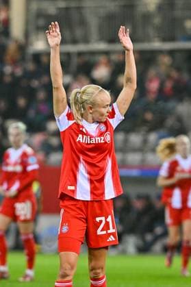 UEFA Womens s Champions League FC Bayern Munich Juventus Turin 16 10 2025 MUNICH, GERMANY OCTOBER 16 Pernille HARDER FC Bayern Munich 21 during the UWCL match between FC Bayern Munich vs Juventus FC on matchday 2 at FC Bayern Campus on October 16, 2025 in Munich, Germany Copyright: xBEAUTIFULxSPORTS Goldbergx