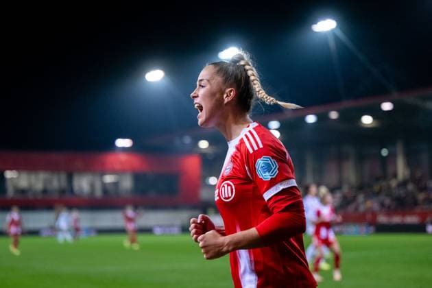 Giulia Gwinn (FC Bayern Muenchen, 07) aergert sich ueber eine vergebene Torchance und motiviert ihr Team, GER, FC Bayern Muenchen vs Juventus Turin, Fussball Uefa Womens Champions League, Ligaphase, 2. Spieltag, Saison 2025 2026, 16.10.2025 GER, FC Bayern Muenchen vs Juventus Turin, Fussball Uefa Womens Champions League, Ligaphase, 2. Spieltag, Saison 2025 2026, 16.10.2025 Muenchen *** Giulia Gwinn FC Bayern Muenchen, 07 is annoyed about a missed goal chance and motivates her team, GER, FC Bayern Muenchen vs Juventus Turin, Football Uefa Womens Champions League, League phase, Matchday 2, 2025 2026 season, 16 10 2025 GER, FC Bayern Muenchen vs Juventus Turin, Football Uefa Womens Champions League, League phase, Matchday 2, 2025 2026 season, 16 10 2025 Muenchen Copyright: xEibner-Pressefoto Memmlerx EP_MMR