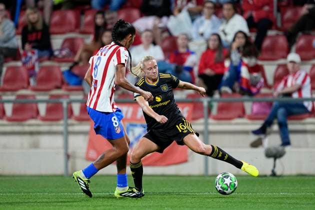 October 16, 2025, Alcala De Henares, Madrid, Spain: Lisa Naalsund of Manchester United, ManU and Gabriela Antonia Garcia Segura of Atletico de Madrid in action during the UEFA Women s Champions League 2025 26 league phase MD2 match between Atletico de Madrid and Manchester United Women at Centro Deportivo Wanda Alcala de Henares on October 16, 2025 in Alcala de Henares, Madrid, Spain. Alcala De Henares Spain - ZUMAa181 20251016_zaa_a181_066 Copyright: xOscarxJ.xBarrosox