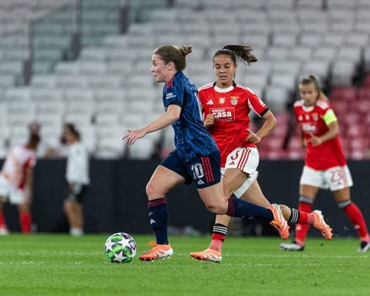 Kim Little ( Arsenal Womens Team ) in action during the match between SL Benfica and Arsenal FC, valid for UEFA Women s Champions League 2025 2026 at Estadio da Luz on 16 October 2025. Lisbon Estadio da Luz - Lisboa Benfica Lisbon Portugal Copyright: xIMAGOx xPRIMExSPORTSxIMAGESx xFILIPExOLIVEIRAx