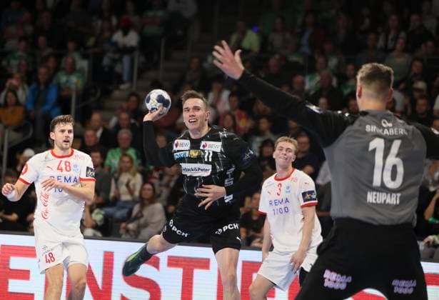 GER EHF CL Men Season 2025 2026 FÜCHSE Berlin vs NOR Kolstad Handball, 16 10 25, MAX SCHMELING HALLE, Berlin Sigvaldi Björn GUDJONSSON NOR Kolstad Handball 48 , Lasse Bredekjaer ANDERSSON Füchse Berlin 11 , Emre Christoffer BERGE NOR Kolstad Handball 3 , Nikolai NEUPERT N OR Kolstad Handball 16