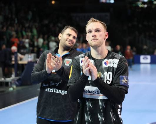 GER EHF CL Men Season 2025 2026 FÜCHSE Berlin vs NOR Kolstad Handball, 16 10 25, MAX SCHMELING HALLE, Berlin Applause for the fans, Dejan MILOSAVLJEV Füchse Berlin 96 , Mathias GIDSEL Füchse Berlin 19