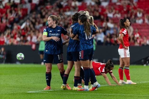 Arsenal team celebrating a goal during the match between SL Benfica and Arsenal FC, valid for UEFA Women s Champions League 2025 2026 at Estadio da Luz on 16 October 2025. Lisbon Estadio da Luz - Lisboa Benfica Lisbon Portugal Copyright: xIMAGOx xPRIMExSPORTSxIMAGESx xFILIPExOLIVEIRAx