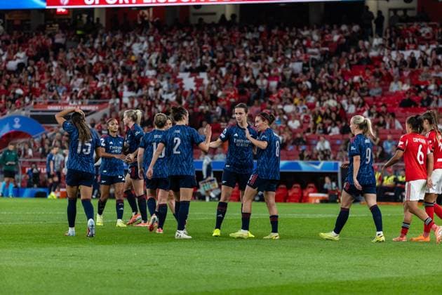 Arsenal team celebrating a goal during the match between SL Benfica and Arsenal FC, valid for UEFA Women s Champions League 2025 2026 at Estadio da Luz on 16 October 2025. Lisbon Estadio da Luz - Lisboa Benfica Lisbon Portugal Copyright: xIMAGOx xPRIMExSPORTSxIMAGESx xFILIPExOLIVEIRAx