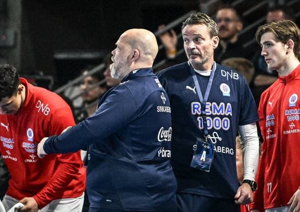 16 09 2025, xlakx, Handball, EHF Champions League, Fuechse Berlin Kolstad Handball v l Stian Gomo Nilsen Kolstad Handball Co rTainer , Christian Berge Kolstad Handball Coach disappointed, looks disappointed, disappointed Berlin Daniel Lakomski