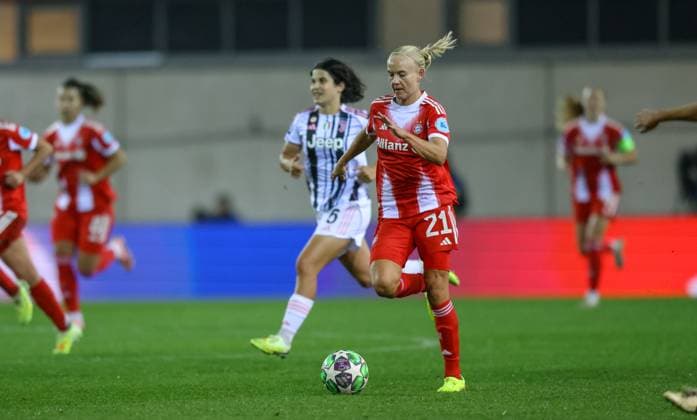 DEU, München, FC Bayern München vs Juventus Turin, Women s Champions League, UEFA, Saison 2526, FC Bayern Campus, 2 Spieltag im Bild Pernille Harder Bayern München 21 DFB DFL REGULATIONS PROHIBIT ANY USE OF PHOTOGRAPHS AS IMAGE SEQUENCES AND OR QUASI VIDEO, 16 10 2025, Copyright: HMBxMedia HendrikxHamelau