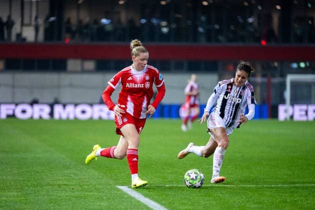 Alara Sehitler FC Bayern Muenchen, 14 on the ball in a duel with Estela Carbonell Juventus Turin, 03 , GER, FC Bayern Muenchen vs Juventus Turin, Football Uefa Womens Champions League, League Phase, Matchday 2, Season 2025 2026, 16 10 2025 GER, FC Bayern Muenchen vs Juventus Turin, Football Uefa Womens Champions League, League Phase, Matchday 2, Season 2025 2026, 16 10 2025 Muenchen Copyright: xEibner-Pressefoto Memmlerx EP_MMR