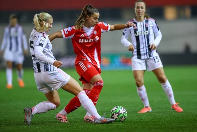 DEU, Munich, FC Bayern München vs Juventus Turin, Women s Champions League, UEFA, Season 2526, FC Bayern Campus, 2 Matchday in picture f l n r Mathilde Harviken Juventus Turin 5 , Lena Oberdorf Bayern München 8 , Zweikampf DFB DFL REGULATIONS PROHIBIT ANY USE OF PHOTOGRAPHS AS IMAGE SEQUENCES AND OR QUASI VIDEO, 16 10 2025, Copyright: HMBxMedia HendrikxHamelau