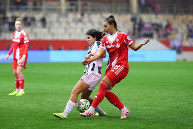 Lena Oberdorf 8, FC Bayern Munich and Schatzer Eva 6, Juventus Turin at the match between FC Bayern Munich v Juventus Turin, Football, UEFA Women s Champions League 2025 2026, Matchday 2 on 16 10 2025 in Munich, FC Bayern Campus DFL and DFB regulations prohibit any use of photographs as image sequences and or quasi video Bayern Germany