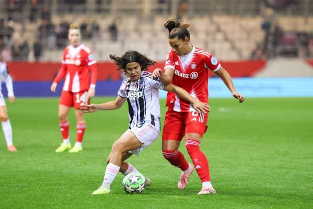 Lena Oberdorf 8, FC Bayern Munich and Schatzer Eva 6, Juventus Turin at the match between FC Bayern Munich v Juventus Turin, Football, UEFA Women s Champions League 2025 2026, Matchday 2 on 16 10 2025 in Munich, FC Bayern Campus DFL and DFB regulations prohibit any use of photographs as image sequences and or quasi video Bayern Germany