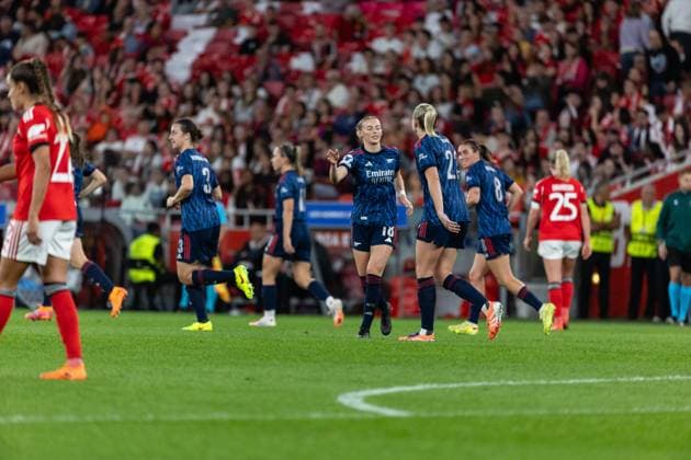 Arsenal team celebrating a goal during the match between SL Benfica and Arsenal FC, valid for UEFA Women s Champions League 2025 2026 at Estadio da Luz on 16 October 2025. Lisbon Estadio da Luz - Lisboa Benfica Lisbon Portugal Copyright: xIMAGOx xPRIMExSPORTSxIMAGESx xFILIPExOLIVEIRAx