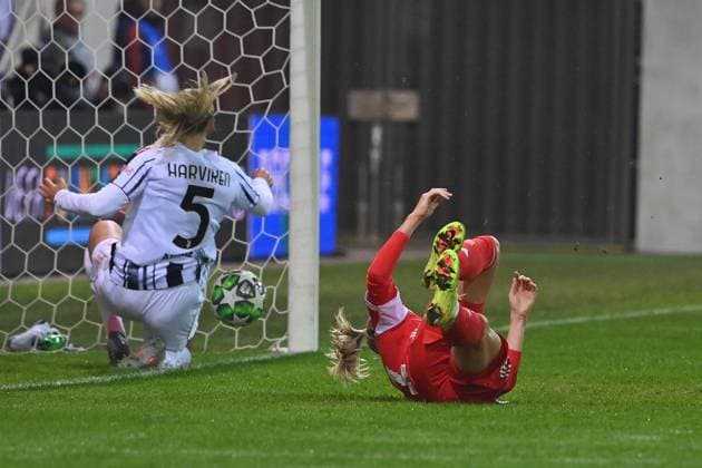 Goal Lea SCHUELLER FCB to 2 1, FC Bayern Muenchen Juventus Turin Womens Champions League on 16 10 2025 FC BAYERN CAMPUS Â