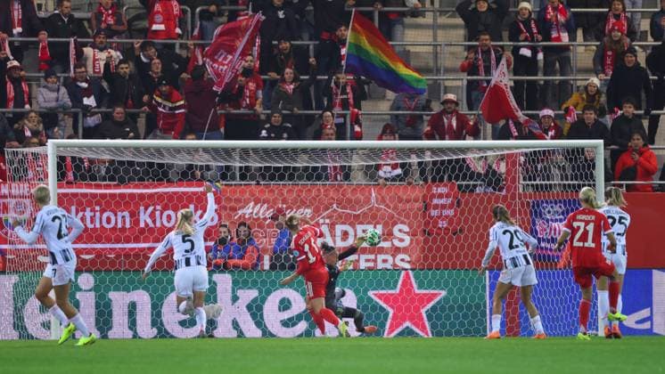Lea Schüller 11, FC Bayern Munich cannot get the ball into the goal in the match between FC Bayern Munich v Juventus Turin, Football, UEFA Women s Champions League 2025 2026, Matchday 2 on 16 10 2025 in Munich, FC Bayern Campus DFL and DFB regulations prohibit any use of photographs as image sequences and or quasi video Bayern Germany