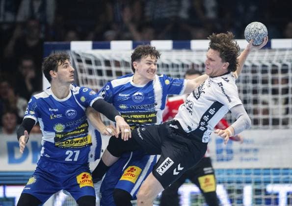 DAIKIN HBL HANDBALL MEN 1 BL 9 GAME DAY THSV EISENACH SG FLENSBURG HANDEWITT FOR EDITORIAL PURPOSES ONLY p 16 10 2025 Eisenach DAIKIN HBL Handball 1 Bundesliga Herren Saison 2025 2026 9 Spieltag Werner Assmann Halle ThSV Eisenach SG Flensburg Handewitt in the photo Philipp Meyer 27 ThSV Eisenach and Tillman Leu 99 ThSV Eisenach in a duel with Lasse Moller 64 SG Flensburg Handewitt Germany Thuringia Eisenach Copyright SaschaxFromm Copyright: SaschaxFromm doc82ulseg0mihjvh6fng1 ,EDITORIAL USE ONLY Copyright: SaschaxFromm