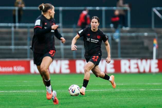 Google Pixel Womens Bundesliga 1 FC Köln Bayer 04 Leverkusen 16 10 2025 Julia Schiffarth 1 FC Köln, 22 on the ball Google Pixel Womens Bundesliga 1 FC Köln Bayer 04 Leverkusen, Franz Kremer Stadion 16 10 2025 Copyright: xBEAUTIFULxSPORTS Freisenx