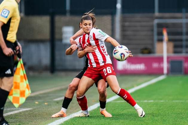 Google Pixel Womens Bundesliga 1 FC Köln Bayer 04 Leverkusen 16 10 2025 Martyna Wiankowska 1 FC Köln, 26 in duel Google Pixel Womens Bundesliga 1 FC Köln Bayer 04 Leverkusen, Franz Kremer Stadion 16 10 2025 Copyright: xBEAUTIFULxSPORTS Freisenx