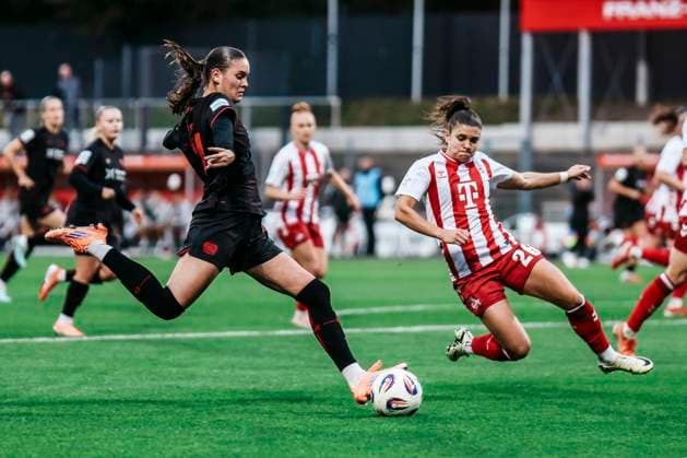 Google Pixel Womens Bundesliga 1 FC Köln Bayer 04 Leverkusen 16 10 2025 Valentina Mädl Bayer 04 Leverkusen, 17 Martyna Wiankowska 1 FC Köln, 26 Google Pixel Womens Bundesliga 1 FC Köln Bayer 04 Leverkusen, Franz Kremer Stadion 16 10 2025 Copyright: xBEAUTIFULxSPORTS Freisenx