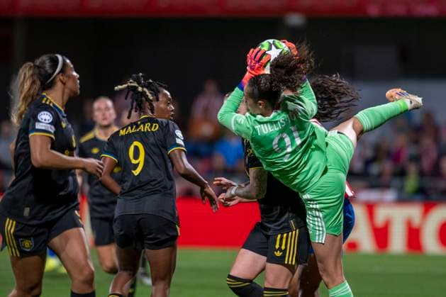 October 16, 2025, Alcala De Henares, Madrid, Spain: PHALLON TULLIS-JOYCE of Manchester United, ManU Womens in action during the UEFA Women s Champions League soccer match between ATLETICO DE MADRID WOMENS - MANCHESTER UNITED WOMENS, held on October 16, 2025, at the AlcaloÂ¡ de Henares Sports Center in Madrid, Spain. Alcala De Henares Spain - ZUMAc312 20251016_zsp_c312_137 Copyright: xOscarxManuelxSanchezx