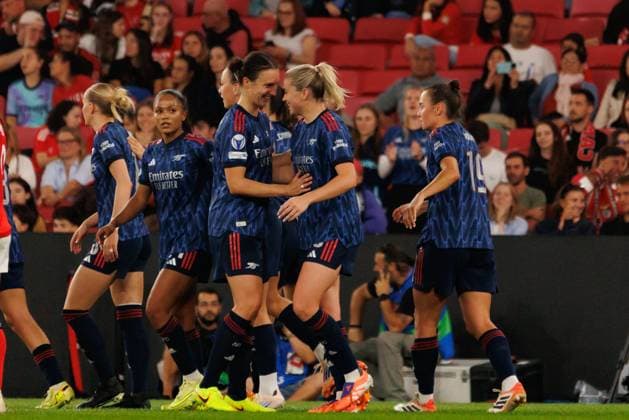 Players of Arsenal seen celebrating after goal from Alessia Russo during UEFA Women™s Champions League league phase game between SL Benfica and Arsenal WFC (Luis Loureiro Ball Raw Images) Lisbon Estadio Da Luz Portugal Copyright: xLuisxLoureirox luisloureiro_slbenficawomen_arsenal_2526-203