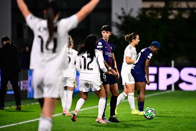 FOOTBALL : PSG vs Real Madrid - Ligue des Champions Feminine - 15 10 2025 Tempers flare between Elisa De Almeida ( 5 - PSG ) and Yasmim ( 12 - Real Madrid ) during the UEFA Women s Champions League match between Paris Saint Germain and Real Madrid CF at Campus de Poissy on october 15, 2025 in Possy, France. ( Photo by Federico Pestellini PsnewZ ) - PossyFrance  Copyright: xFedericoxPestellinix