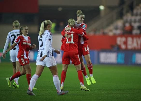 Soccer, Women, Womens Champions League, Matchday 2, Season 2025 2026, FC Bayern Munich Juventus Turin, Campus 2 1 by Lea Schüller Schueller FC Bayern Munich left, goal, jubilation, joy, winning goal here with Alara Sehitler FC Bayern Munich right