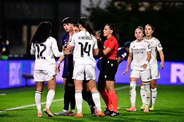 FOOTBALL : PSG vs Real Madrid - Ligue des Champions Feminine - 15 10 2025 Tempers flare between Elisa De Almeida ( 5 - PSG ) and Yasmim ( 12 - Real Madrid ) during the UEFA Women s Champions League match between Paris Saint Germain and Real Madrid CF at Campus de Poissy on october 15, 2025 in Possy, France. ( Photo by Federico Pestellini PsnewZ ) - PossyFrance  Copyright: xFedericoxPestellinix