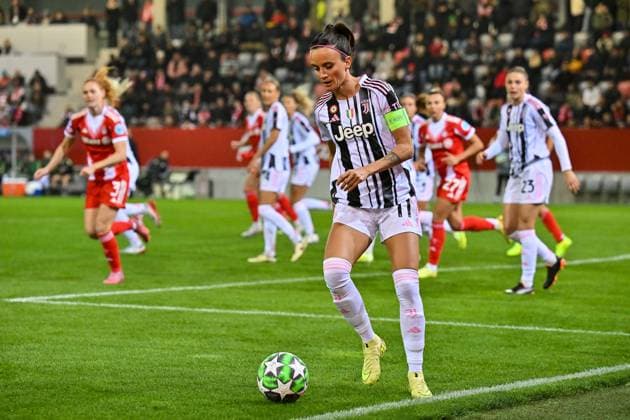UEFA Womens s Champions League FC Bayern Munich Juventus Turin 16 10 2025 MUNICH, GERMANY OCTOBER 16 with ball Barbara BONANSEA Juventus Turin 11 during the UWCL match between FC Bayern Munich vs Juventus FC on matchday 2 at FC Bayern Campus on October 16, 2025 in Munich, Germany Copyright: xBEAUTIFULxSPORTS Goldbergx