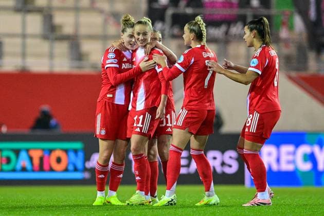 FC Bayern players celebrating the goal, celebrate the goal, goal, celebration, celebration of the goal to 2 1 by Lea SCHÜLLER Schueller, FC Bayern Munich, FCB, 11 2 v li , optimistic, action, Action, 16 10 2025, Munich Germany , Football, UEFA Womens Champions League, League Phase 2 Matchday, FC Bayern Munich Juventus Turin, THE EVENT REGULATES PROHIBIT ANY USE OF PHOTOGRAPHS AS IMAGE SEQUENCES AND OR QUASI VIDEOS xslx
