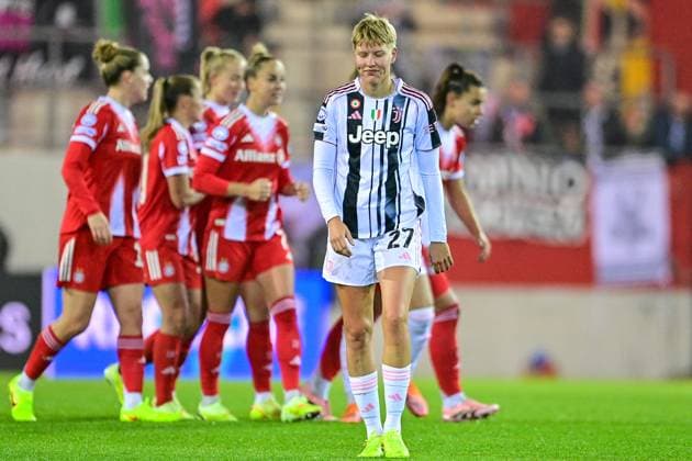 Paulina KRUMBIEGEL Juventus, 27 looking disappointed after conceding the 2 1 goal, disappointment, frustration, disappointed, pessimistic, 16 10 2025, Munich Germany , Football, UEFA Womens Champions League, League Phase 2 Matchday, FC Bayern München Juventus Turin, THE EVENT REGULATES PROHIBIT ANY USE OF PHOTOGRAPHS AS IMAGE SEQUENCES AND OR QUASI VIDEOS xslx