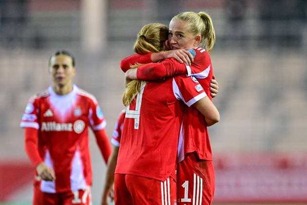 from left Glodis Perla VIGGOSDOTTIR FC Bayern München , 4 and scorer Lea SCHÜLLER Schueller, FC Bayern München, FCB, 11 with final cheer, 16 10 2025, Munich Germany , Football, UEFA Womens Champions League, League Phase 2 Matchday, FC Bayern München Juventus Turin, THE EVENT REGULATIONS PROHIBIT ANY USE OF PHOTOGRAPHS AS IMAGE SEQUENCES AND OR QUASI VIDEOS xslx