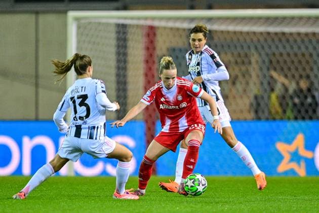 from left Lia WÄLTI Waelti, Juventus, 13 Franziska KETT FC Bayern München, FCB, 20 Christiana GIRELLI Juventus, 10 in duel, duel, tackle, dynamics, action, action, 16 10 2025, Munich Germany , Football, UEFA Womens Champions League, League Phase 2 Matchday, FC Bayern Munich Juventus Turin, THE EVENT REGULATIONS PROHIBIT ANY USE OF PHOTOGRAPHS AS IMAGE SEQUENCES AND OR QUASI VIDEOS xslx