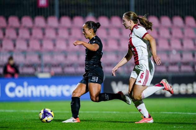 Netherlands UEFA Women s Europa Cup, Ajax Amsterdam vs GC Women s Football, De Toekomst, Amsterdam Kayla Jay Mckenna 12 Grasshopper Club in a duel against Jonna van de Velde 6 Ajax Copyright: xDanielaxPorcellix