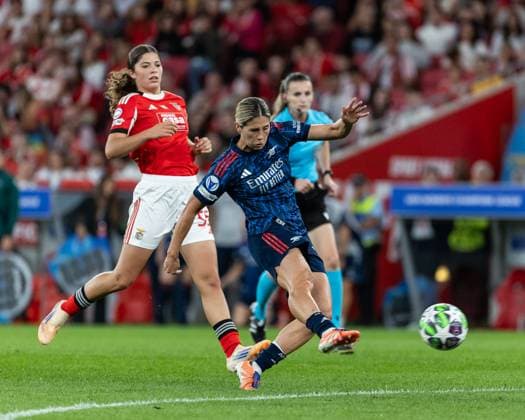 Lotte Wubben-Moy ( Arsenal Womens Team ) in action during the match between SL Benfica and Arsenal FC, valid for UEFA Women s Champions League 2025 2026 at Estadio da Luz on 16 October 2025. Lisbon Estadio da Luz - Lisboa Benfica Lisbon Portugal Copyright: xIMAGOx xPRIMExSPORTSxIMAGESx xFILIPExOLIVEIRAx