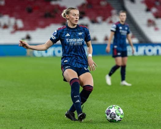 Chloe Kelly ( Arsenal Womens Team ) in action during the match between SL Benfica and Arsenal FC, valid for UEFA Women s Champions League 2025 2026 at Estadio da Luz on 16 October 2025. Lisbon Estadio da Luz - Lisboa Benfica Lisbon Portugal Copyright: xIMAGOx xPRIMExSPORTSxIMAGESx xFILIPExOLIVEIRAx