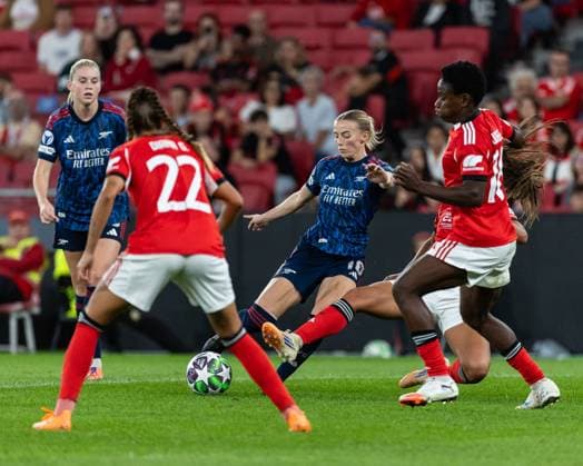 Chloe Kelly ( Arsenal Womens Team ) in action during the match between SL Benfica and Arsenal FC, valid for UEFA Women s Champions League 2025 2026 at Estadio da Luz on 16 October 2025. Lisbon Estadio da Luz - Lisboa Benfica Lisbon Portugal Copyright: xIMAGOx xPRIMExSPORTSxIMAGESx xFILIPExOLIVEIRAx