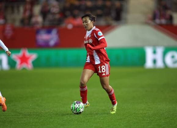 Football, Women, Womens Champions League, Matchday 2, Season 2025 2026, FC Bayern Munich Juventus Turin, Campus Momoko Tanikawa FC Bayern Munich with ball in attack