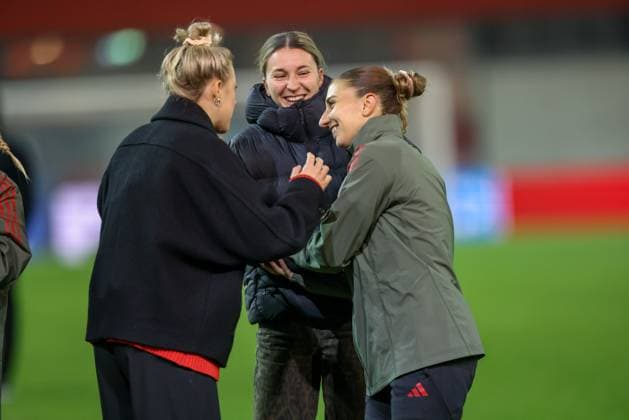 DEU, Munich, FC Bayern München vs Juventus Turin, Women s Champions League, UEFA, Season 2526, FC Bayern Campus, 2 Matchday in picture FC Bayern München wins 2 1 after goals against Juventus Turin, Cheers and joy after the match, Barbara Dunst and Katharina Naschenweng Bayern München 19 DFB DFL REGULATIONS PROHIBIT ANY USE OF PHOTOGRAPHS AS IMAGE SEQUENCES AND OR QUASI VIDEO, 16 10 2025, Copyright: HMBxMedia HendrikxHamelau