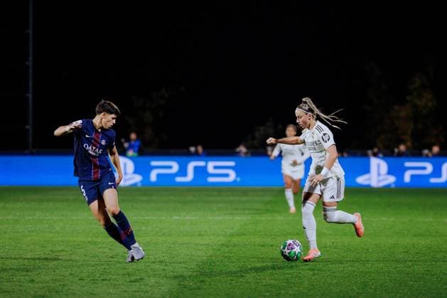 Elisa De Almeida (Paris Saint-Germain 5) and Athenea del Castillo Beivide (7 Real Madrid) in action during the UEFA Womens Champions League game between Paris Saint-Germain and Real Madrid at Campus PSG in Poissy, France. Copyright: xPaulinexFIGUETx xSPPx Sportspressphoto_SPR43506