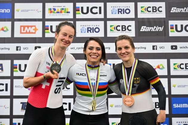 2025 UCI Para-Cycling Track World Championships Picture by Simon Wilkinson SWpix.com - 16 10 2025 - Cycling - 2025 UCI Para-Cycling Track World Championships - Rio Olympic Velodrome, Rio de Janeiro, Brazil - WC2 1 Km Time Trial Podium - Sabrina Custodia Da Silva (Brazil) receiving the Gold Medal to become World Champion with Flurina Rigling (Switzerland) receiving the Silver Medal and Maike Hausberger (Germany) receiving the Bronze Medal Copyright: x xSWpix.comx(t axPhotographyxHubxLtd)xSimonxWilkinson SWpix.comx SWP-3030-9685
