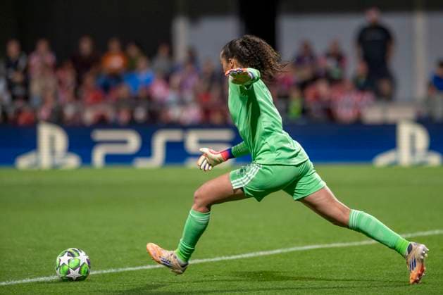 October 16, 2025, Alcala De Henares, Madrid, Spain: PHALLON TULLIS-JOYCE of Manchester United, ManU Womens in action during the UEFA Women s Champions League soccer match between ATLETICO DE MADRID WOMENS - MANCHESTER UNITED WOMENS, held on October 16, 2025, at the AlcaloÂ¡ de Henares Sports Center in Madrid, Spain. Alcala De Henares Spain - ZUMAc312 20251016_zsp_c312_074 Copyright: xOscarxManuelxSanchezx
