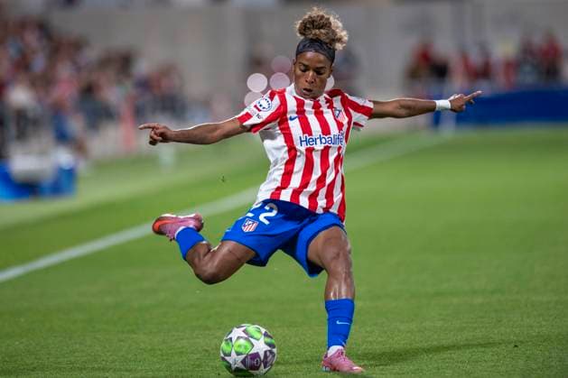 October 16, 2025, Alcala De Henares, Madrid, Spain: LUANY DA SILVA ROSA of Club Atlo tico de Madrid SAD Femenino pases the ball during the UEFA Women s Champions League soccer match between ATLETICO DE MADRID WOMENS - Manchester United, ManU WOMENS, held on October 16, 2025, at the AlcaloÂ¡ de Henares Sports Center in Madrid, Spain. Alcala De Henares Spain - ZUMAc312 20251016_zsp_c312_086 Copyright: xOscarxManuelxSanchezx