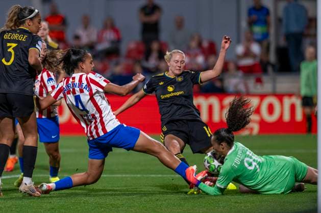 October 16, 2025, Alcala De Henares, Madrid, Spain: LAUREN LEAL of Club Atlo tico de Madrid SAD Femenino in action during the UEFA Women s Champions League soccer match between ATLETICO DE MADRID WOMENS - Manchester United, ManU WOMENS, held on October 16, 2025, at the AlcaloÂ¡ de Henares Sports Center in Madrid, Spain. Alcala De Henares Spain - ZUMAc312 20251016_zsp_c312_097 Copyright: xOscarxManuelxSanchezx