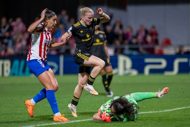 October 16, 2025, Alcala De Henares, Madrid, Spain: PHALLON TULLIS-JOYCE of Manchester United, ManU Womens in action during the UEFA Women s Champions League soccer match between ATLETICO DE MADRID WOMENS - MANCHESTER UNITED WOMENS, held on October 16, 2025, at the AlcaloÂ¡ de Henares Sports Center in Madrid, Spain. Alcala De Henares Spain - ZUMAc312 20251016_zsp_c312_159 Copyright: xOscarxManuelxSanchezx
