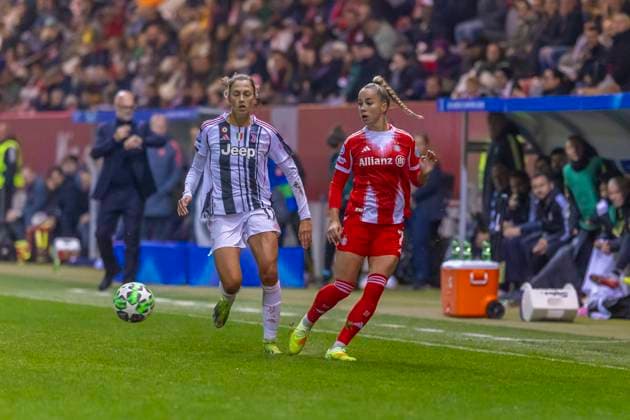Munich, Germany 04 November 2024 CL Women 2025 2026 FC Bayern Munich vs Juventus Turin In the picture from left in the duel Emma Godo Turin and Giulia Gwinn FCB FC Bayern Campus Bayern Copyright: xFotostandx xSchäferx