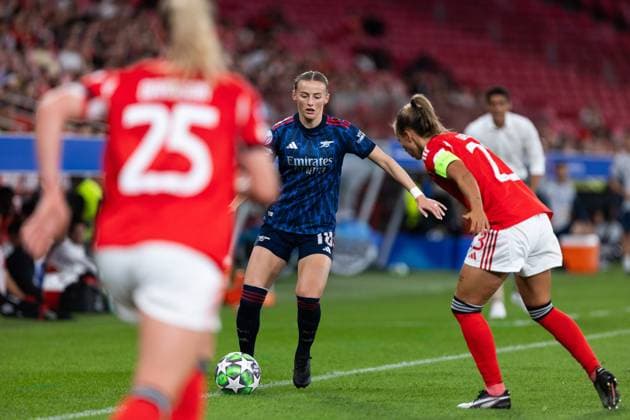 October 16, 2025, Lisboa, Portugal: Chloe Kelly of Arsenal in action during the UEFA Women s Champions League match between SL Benfica and Arsenal at Estadio da Luz. Final Score; SL Benfica 0 : 2 Arsenal Lisboa Portugal - ZUMAs197 20251016_aaa_s197_574 Copyright: xDavidexPuglisix