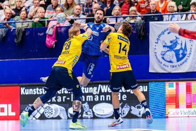 f l Edwin Aspenbaeck Rhein Neckar Loewen, 78 , Tim Suton TBV Lemgo Lippe, 23 , Gino Steenaerts Rhein Neckar Loewen, 14 GER, TBV Lemgo Lippe vs Rhein Neckar Loewen, Handball, 1 Bundesliga, Matchday 9, Season 2025 2026, 16 10 2025 GER, TBV Lemgo Lippe vs Rhein Neckar Loewen, Handball, 1 Bundesliga, Matchday 9, Season 2025 2026, 16 10 2025 Lemgo Copyright: xEibner-Pressefoto JanxRollingerx EP_JSK